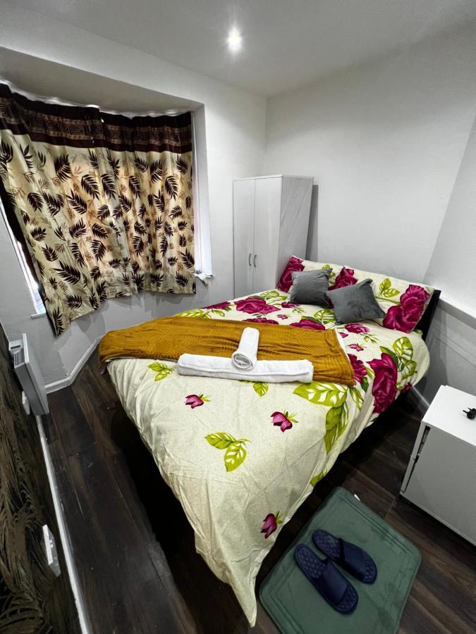 Good Priced Double Rooms In Sherperds Bush Λονδίνο Εξωτερικό φωτογραφία